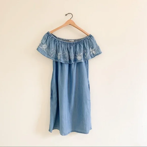 beach lunch lounge chambray dress Z Supply Dover Chambray Dress – Mint Juleps Shop main image 1